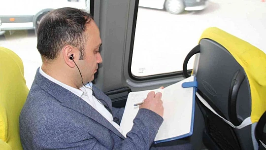 Kemal Sunal'ın oynadığı 'Atla Gel Şaban' filmi Elazığ'da gerçek oldu: Minibüse binmeden yazamıyor