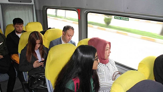 Kemal Sunal'ın oynadığı 'Atla Gel Şaban' filmi Elazığ'da gerçek oldu: Minibüse binmeden yazamıyor