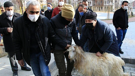 Başkanı davullu zurnalı karşıladılar