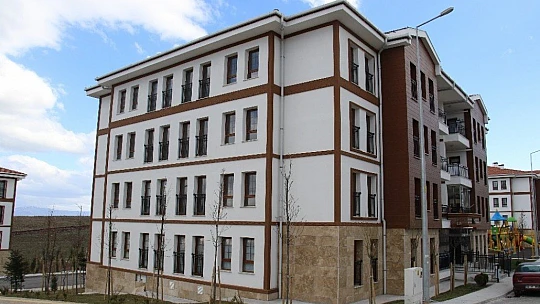 Kerpiç evlerde oturan depremzedeler, lüksü aratmayan konutlara geçti