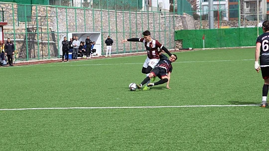Kırmızı karta sinirlenip, takımı sahadan çektiler