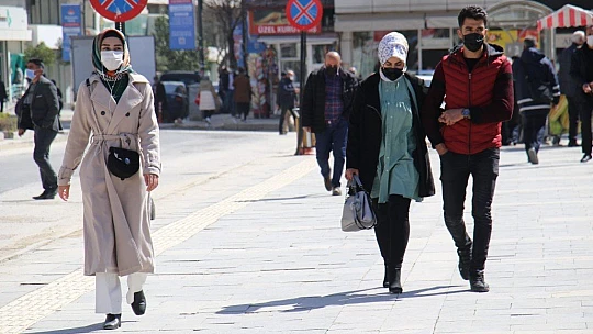 Kırmızıya dönen Elazığ'da vatandaşlar birbirini uyardı