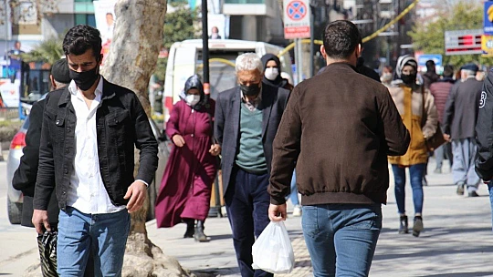 Kırmızıya dönen Elazığ'da vatandaşlar birbirini uyardı