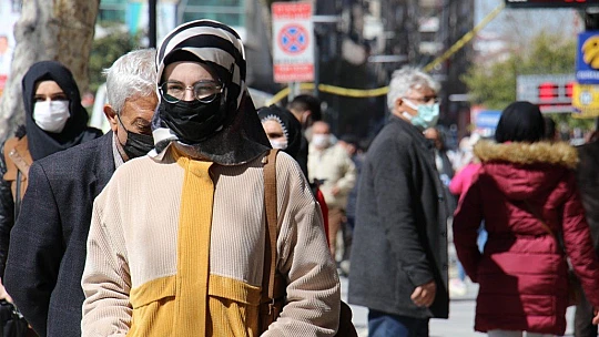 Kırmızıya dönen Elazığ'da vatandaşlar birbirini uyardı