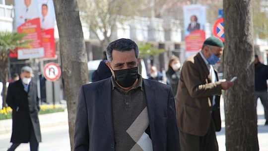 Kırmızıya dönen Elazığ'da vatandaşlar birbirini uyardı