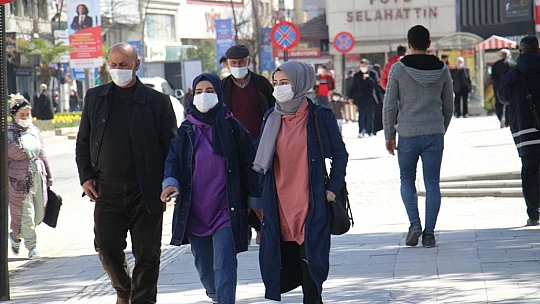 Kırmızıya dönen Elazığ'da vatandaşlar birbirini uyardı