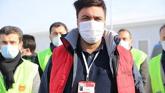 Konteyner kentte kalan bin 23 depremzede çocuğa kışlık hediye