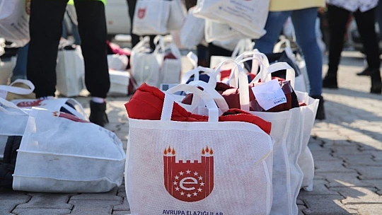 Konteyner kentte kalan bin 23 depremzede çocuğa kışlık hediye