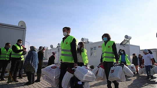 Konteyner kentte kalan bin 23 depremzede çocuğa kışlık hediye