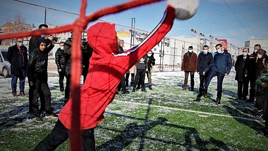 Konteyner kentteki depremzedelere destek