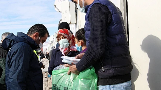Konteyner kentteki depremzedelere destek