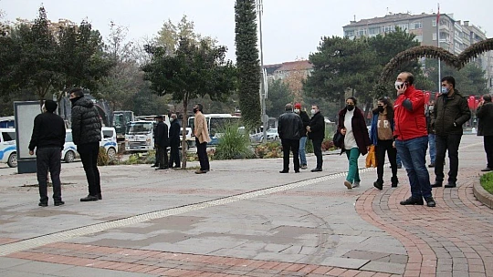 Korona unutuldu, intihara teşebbüsü vatandaşlar film gibi izledi