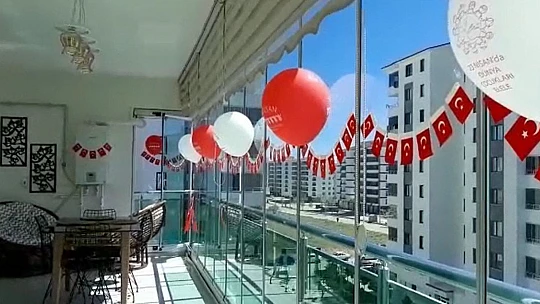 Korona virüse yakalanan babaları ile 23 Nisan'ı böyle kutladılar