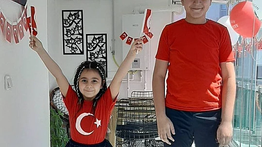 Korona virüse yakalanan babaları ile 23 Nisan'ı böyle kutladılar