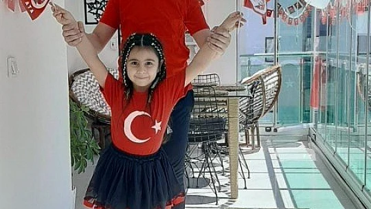 Korona virüse yakalanan babaları ile 23 Nisan'ı böyle kutladılar