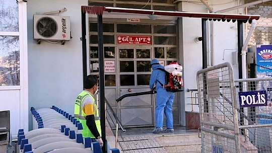 Karantinaya alınan binalarda dezenfeksiyon çalışması