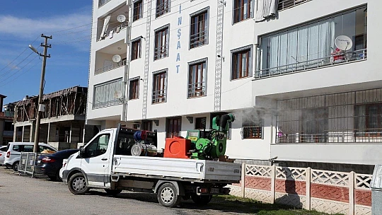 Karantinaya alınan binalarda dezenfeksiyon çalışması