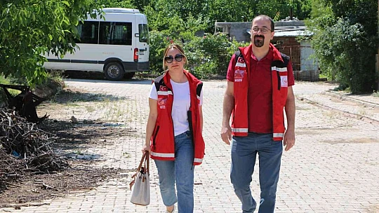 Koruyucu ailelik yaptığı yeğenlerini öz çocuklarından ayırmıyor