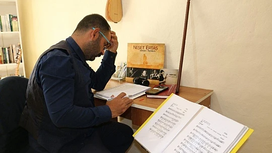 Köy köy dolaşıp sözlü halk geleneğini kayıt altına alıyor