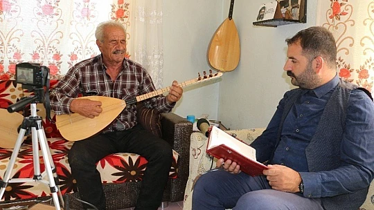 Köy köy dolaşıp sözlü halk geleneğini kayıt altına alıyor