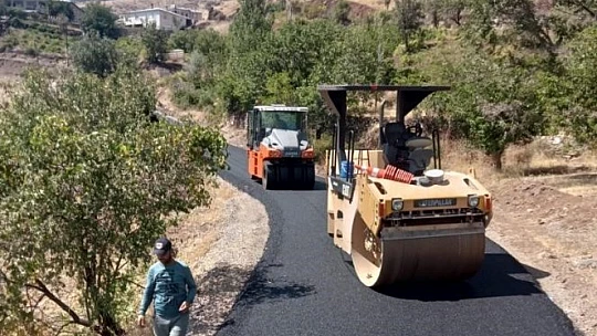 Köy yollarında çalışmalar sürüyor