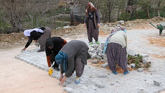 Köyün gelini, her soruna el attı, virüsü de köye sokmadı