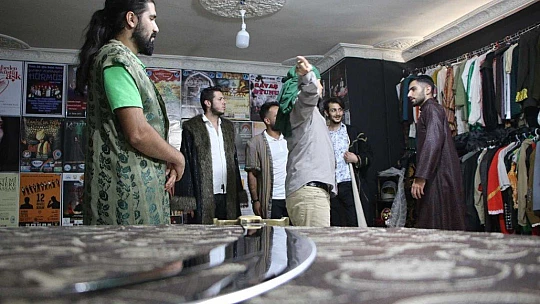 Küçük bir çay ocağında kurulan tiyatro atölyesi marka haline geldi