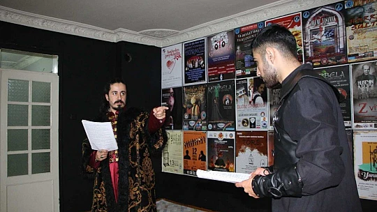 Küçük bir çay ocağında kurulan tiyatro atölyesi marka haline geldi