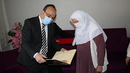 Halime nineye anlamlı hediye
