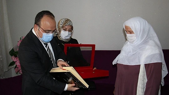Halime nineye anlamlı hediye