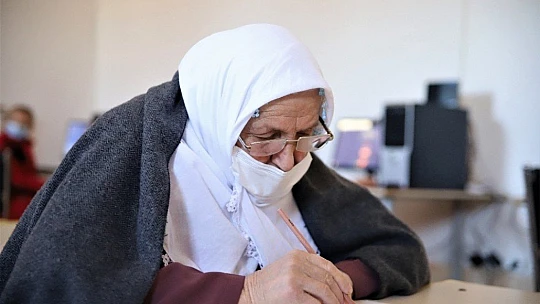 Halime nineye anlamlı hediye