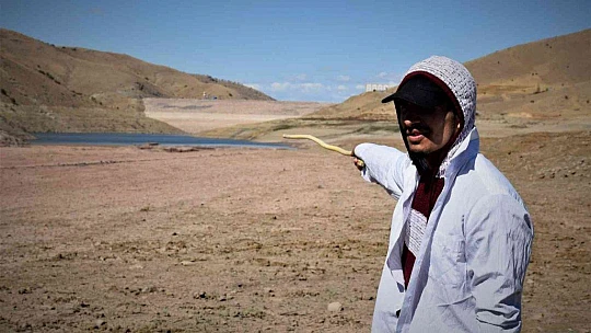 Kuraklık vurdu, baraj çöle döndü