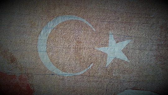 Kurutmalık Domateslerle Hem Elazığ Haritası, hemde Ay-Yıldız Oluşturuldu