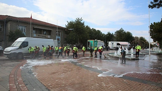 Elazığ, koronavirüse karşı dezenfekte ediliyor