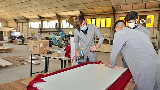 Meslek liselerinde mesleki ve teknik eğitim merkezi açıldı