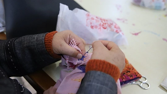Mahalledeki sosyal tesis, 13 yıldır kadınlara iş kapısı oluyor