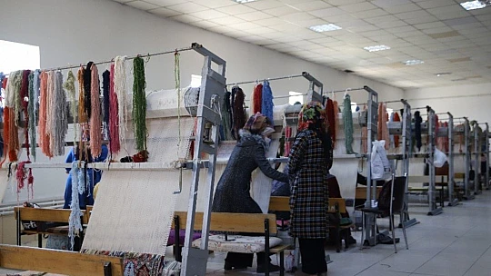 Mahalledeki sosyal tesis, 13 yıldır kadınlara iş kapısı oluyor