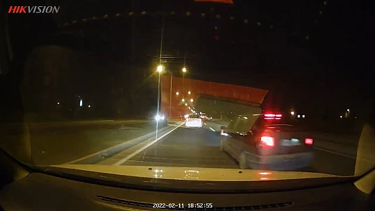 Makas atarak ilerledi, hem kendi hem de başkalarının canını tehlikeye attı