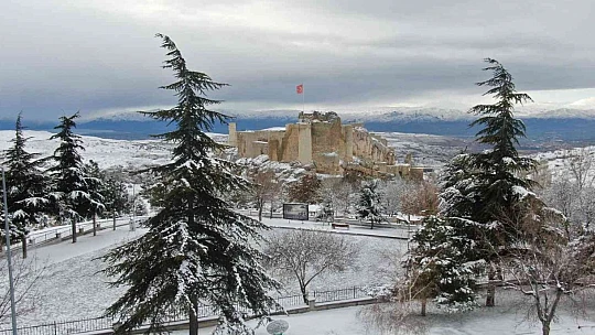 Medeniyetlerin beşiği Harput tekrar beyaza büründü, kartpostallık görüntüler oluştu