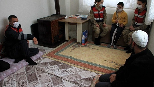 Mehmetçik'ten işaret diliyle anlamlı mesaj, vefalı sürpriz