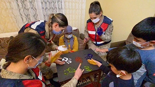 Mehmetçik'ten işaret diliyle anlamlı mesaj, vefalı sürpriz