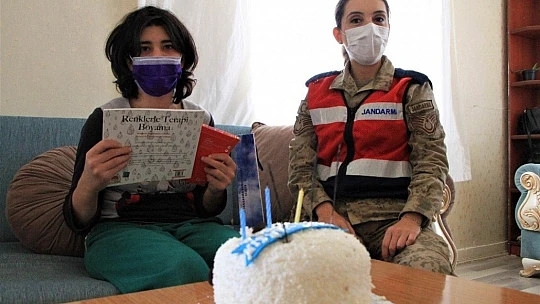 Mehmetçik'ten işaret diliyle anlamlı mesaj, vefalı sürpriz