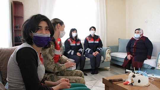 Mehmetçik'ten işaret diliyle anlamlı mesaj, vefalı sürpriz