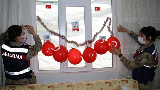 Mehmetçik'ten köy çocuklarına bayram sürprizi, gören koştu