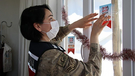 Mehmetçik'ten köy çocuklarına bayram sürprizi, gören koştu