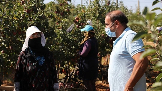 Memurluğu bıraktı, modern tarımla kendi işinin patronu oldu