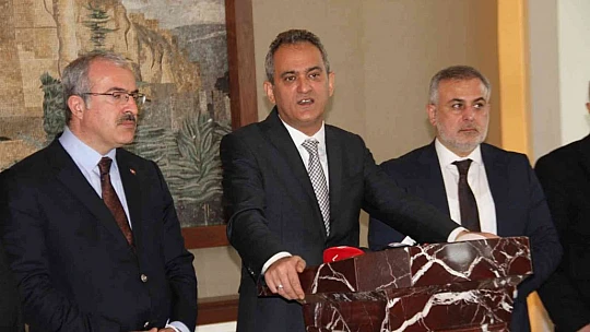 Milli Eğitim Bakanı Mahmut Özer: '364 milyonluk mevcut yatırımlara ilave olarak 1 milyarlık yatırımı Elazığ'a kazandırmış olduk'
