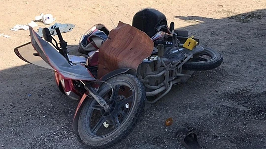 Motosiklet, otobüse çarptı: 1 ağır yaralı