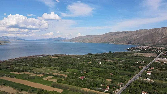 Muhteşem doğasıyla cezbeden Sivrice, misafirlerini bekliyor