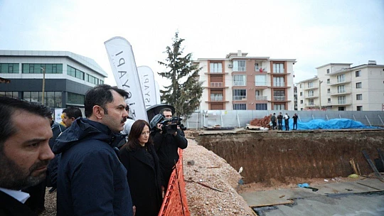 Bakan Kurum, yıkım ve inşa çalışmalarını yerinde inceledi